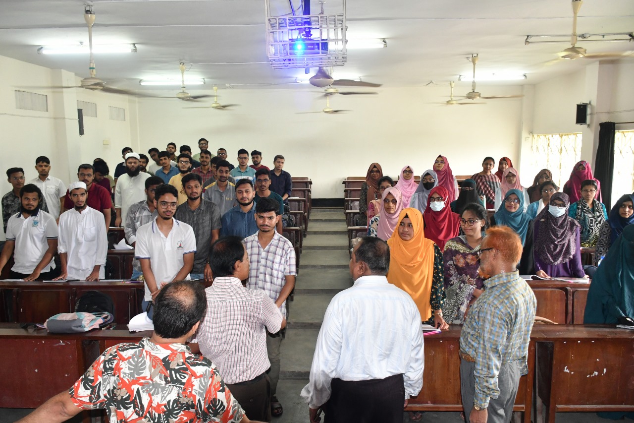 বাকৃবিতে শিক্ষার্থীদের স্বতঃস্ফূর্ত উপস্থিতিতে ক্লাস শুরু 